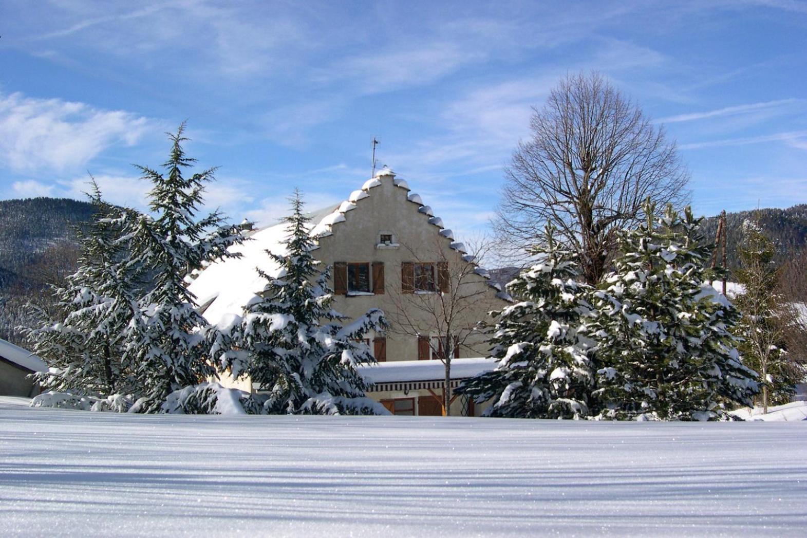 Auberge Des Montauds - Hotel & Restaurant Villard-de-Lans Bagian luar foto