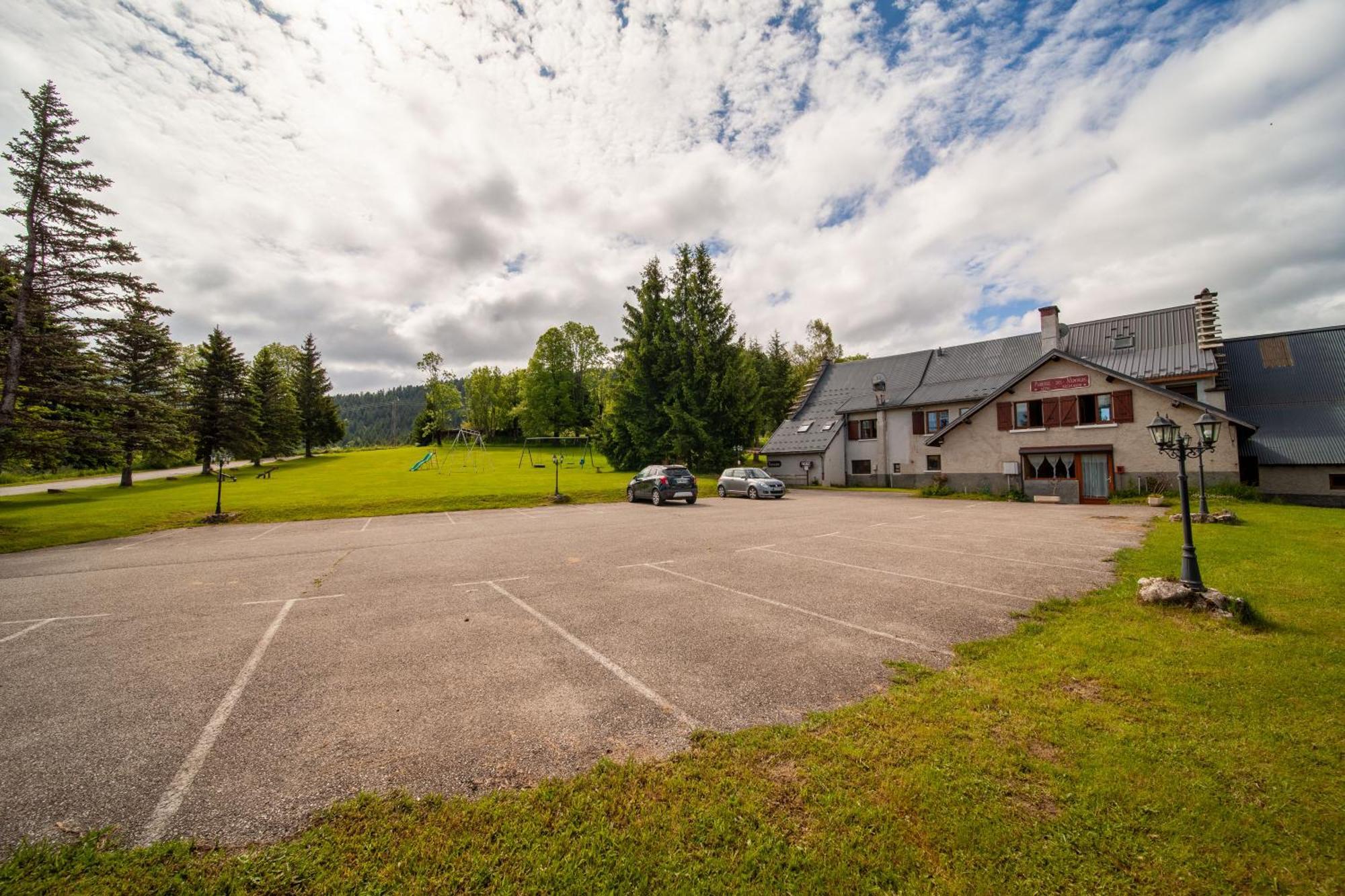 Auberge Des Montauds - Hotel & Restaurant Villard-de-Lans Bagian luar foto