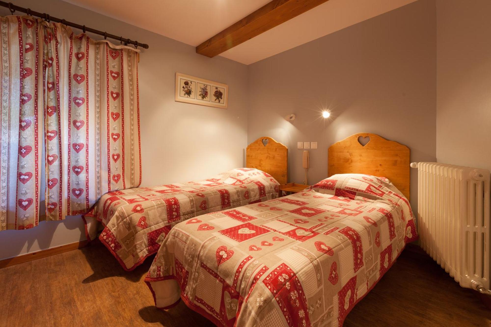 Auberge Des Montauds - Hotel & Restaurant Villard-de-Lans Ruang foto