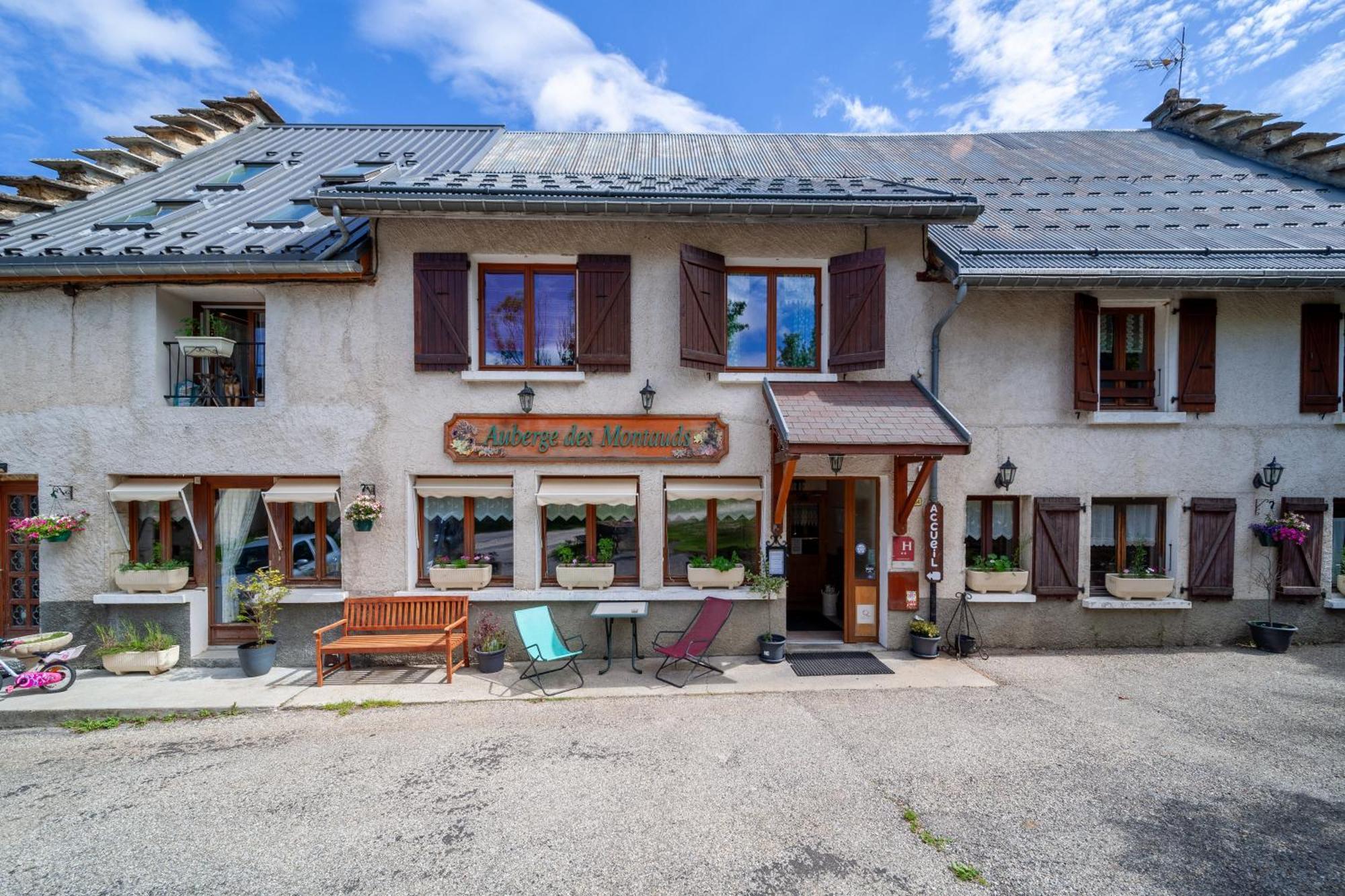 Auberge Des Montauds - Hotel & Restaurant Villard-de-Lans Bagian luar foto