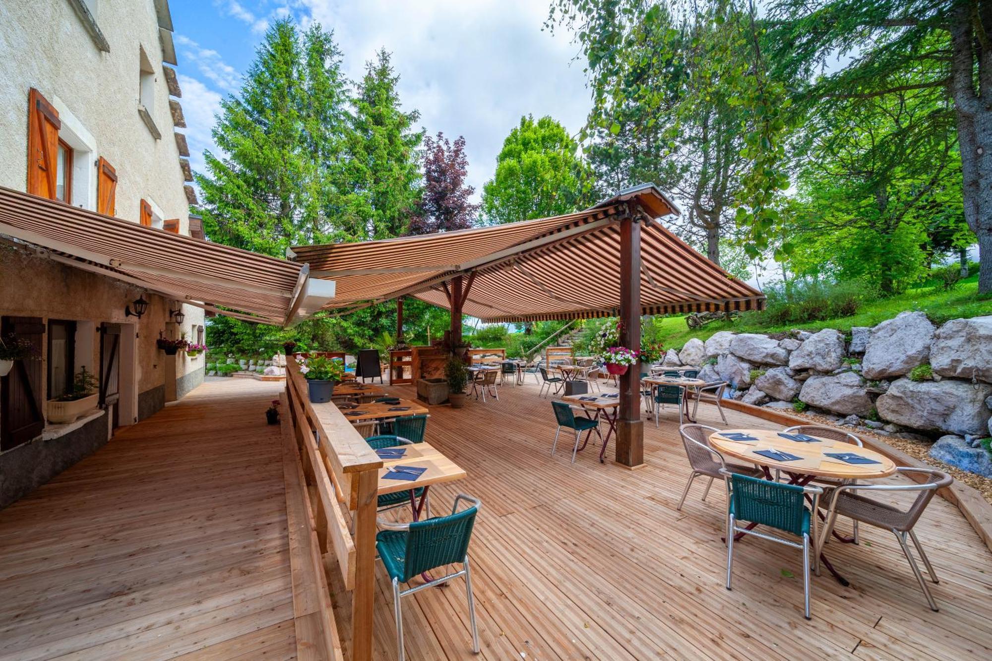 Auberge Des Montauds - Hotel & Restaurant Villard-de-Lans Bagian luar foto