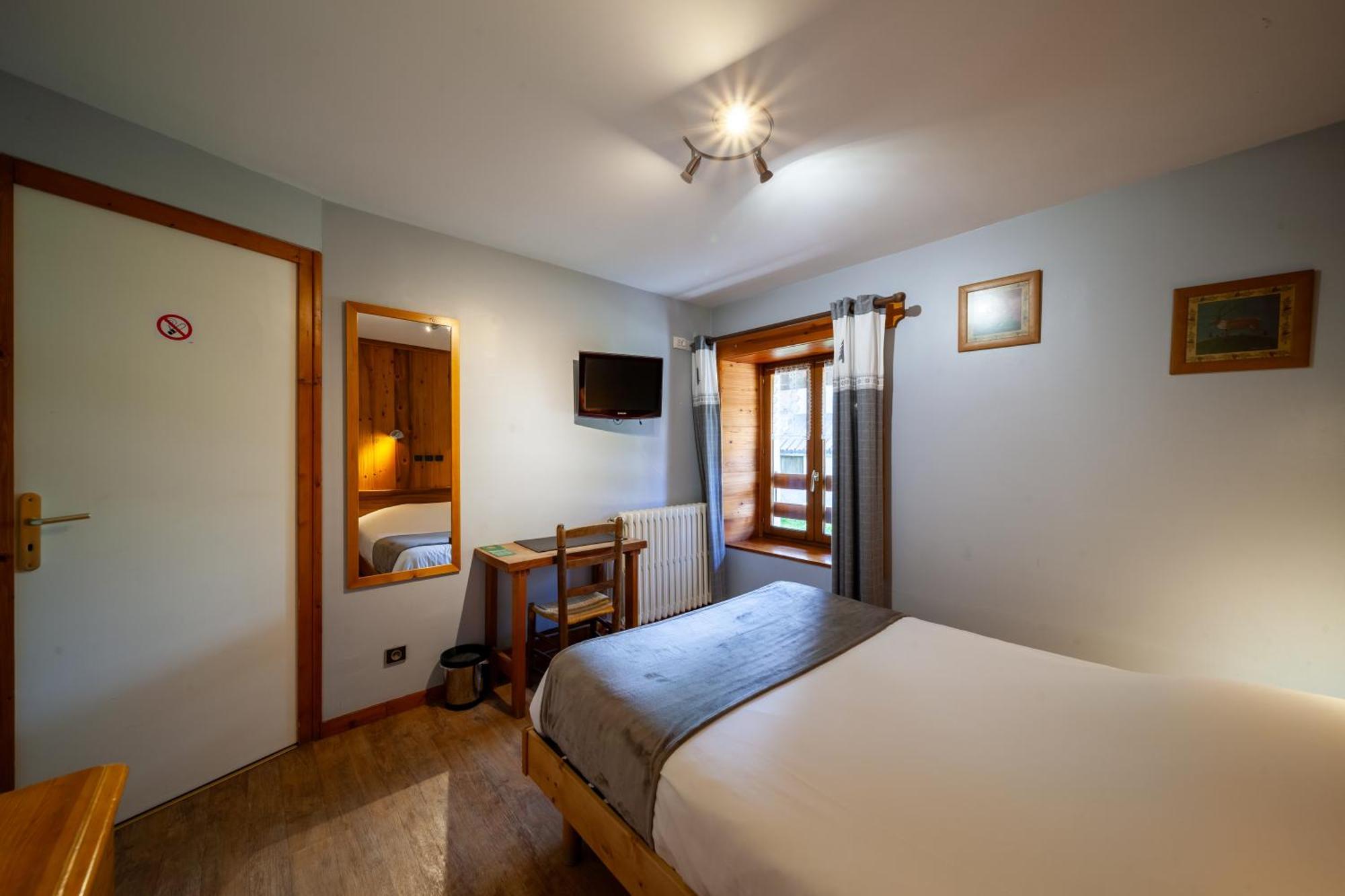 Auberge Des Montauds - Hotel & Restaurant Villard-de-Lans Ruang foto